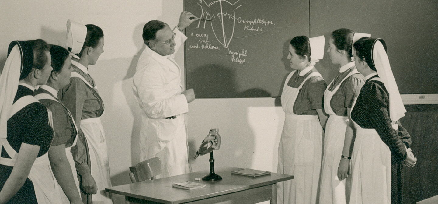 Unterricht für Schwestern im Robert Bosch Krankenhaus, 1957 (IGM BILD 1590)
